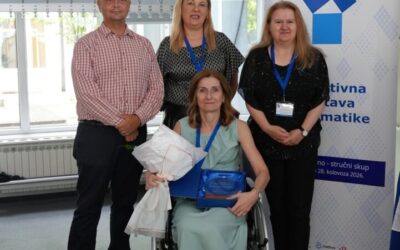 Nagrada ,,Ilija Ilišević” u rukama naše profesorice Floreani